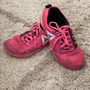 Hot pink Reebok nanos. Size 9. Good condition